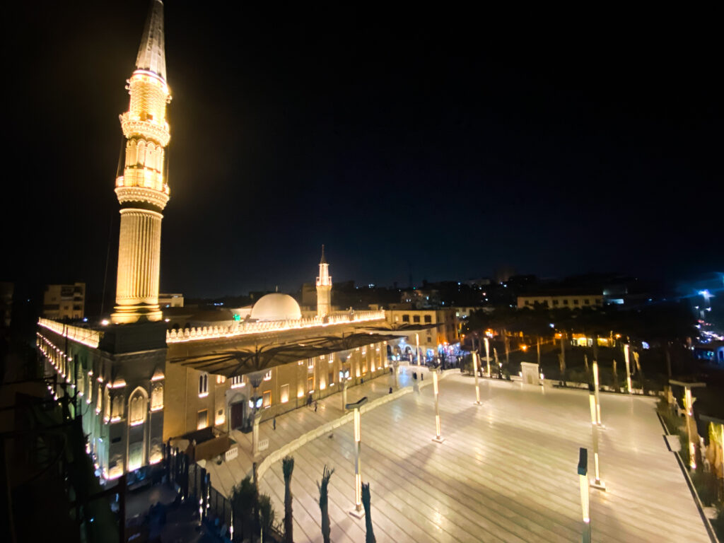 al hussein mosque cairo khan el khalili egypt by night